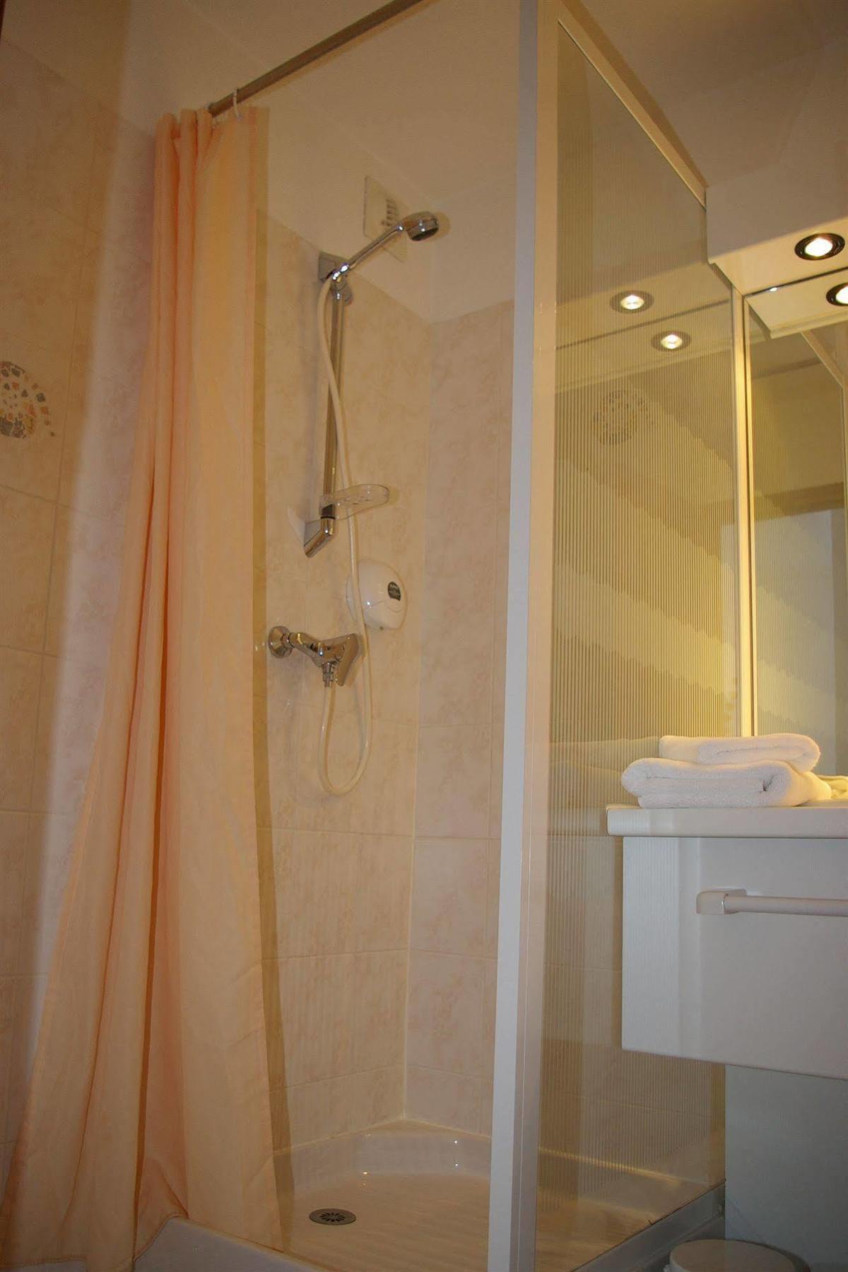 Hotel Restaurant L'Outa Терминьон Екстериор снимка